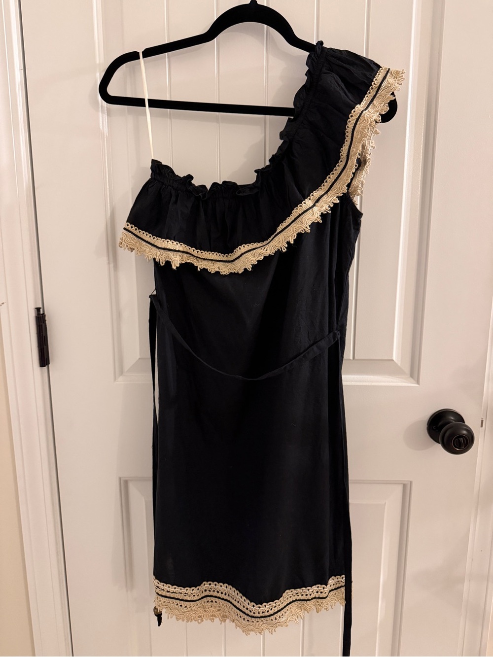 Women’s Mudpie Black One-Shoulder Ruffle Dress with Tan Trim size Medium EUC